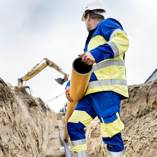 Rohrleitungsbauer bei der Arbeit